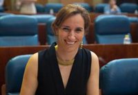 Mónica García censura que el Gobierno de la Comunidad sea "incapaz" de colgar la bandera LGTBI en las instituciones