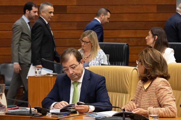 El presidente en funciones de la Junta de Extremadura, Guillermo Fernández Vara, durante la constitución de la Asamblea de Extremadura, a 20 de junio de 2023, en Mérida, Badajoz, Extremadura (España). Blanca Martín Delgado, del Grupo Socialista, volverá