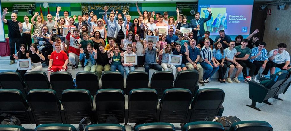 Foto de grupo de los galardonados de la VII edición de los Premios Ecoinnovación de la Fundación Endesa