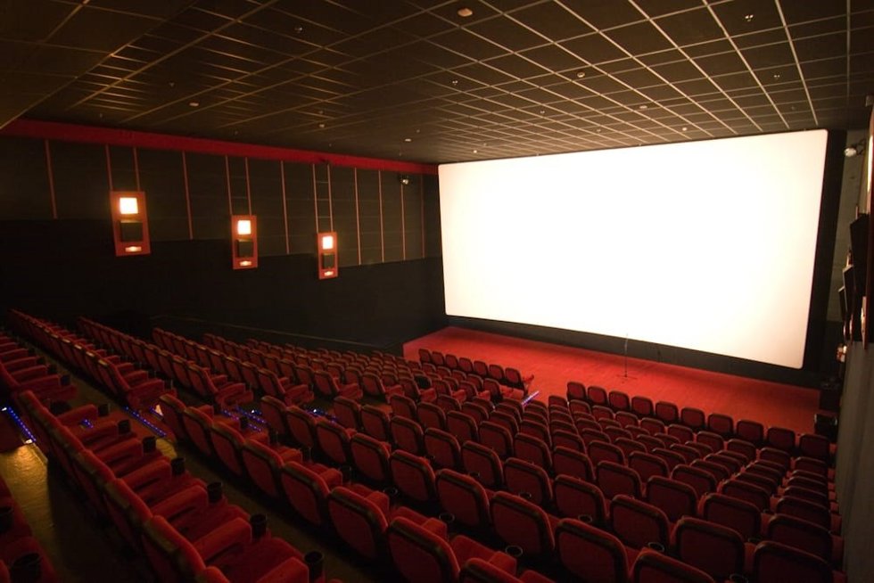 Archivo - Una de las salas de los multicines de Cinesur El Tablero en Córdoba.