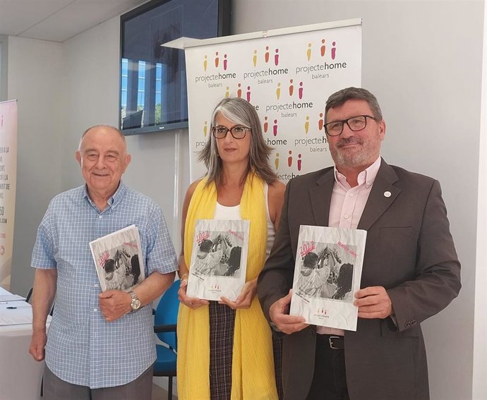 (I-D) El Presidente De Las Fundaciones De Projecte Home, Bartomeu Catal; El Presidente Ejecutivo, Jesús Mullor, Y La Terapeuta Úrsula Arrom, En La Presentación De La Memoria De Projecte Home 2022.