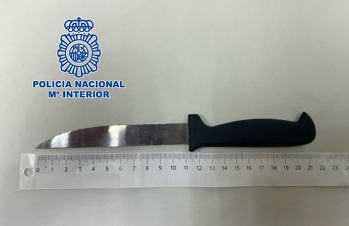 Cuchillo intervenido al presunto ladrón