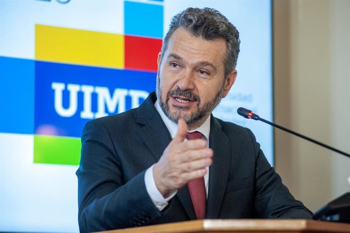 El presidente de la CNMV, Rodrigo Buenaventura, durante su intervención en el XL Seminario de la APIE, en Santander, a 23 de junio de 2023.