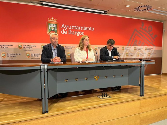 El concejal de Medio Ambiente, Carlos Niñ; la alcaldesa de Burgos, Cristina Ayala, y el concejal de Fomento, Juan Manuel Manso.