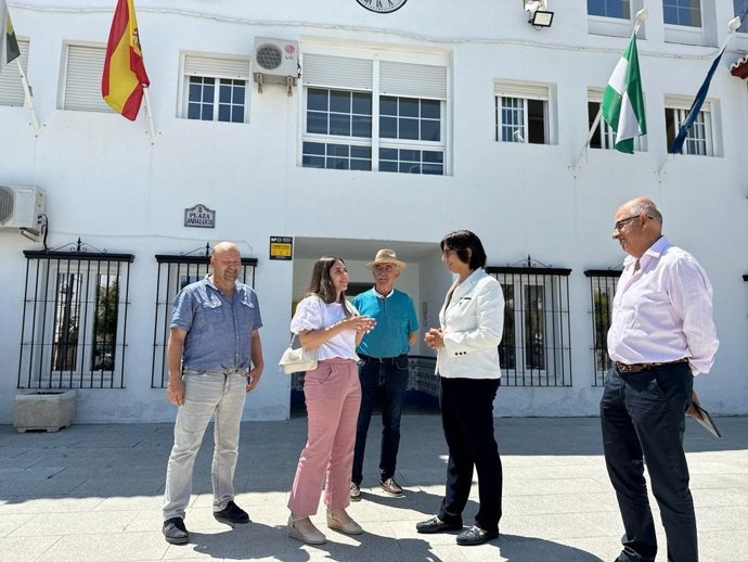 Visita de la delegada de Desarrollo Educativo y Formación Profesional, María José Martín, al Centro de Educación Infantil y Primaria (CEIP) Félix Rodríguez de la Fuente de Montillana (Granada).
