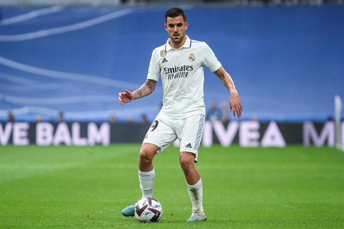 El jugador del Real Madrid Dani Ceballos ha renovado con el club blanco hasta junio de 2027. 