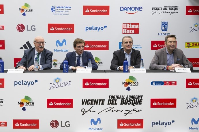 Archivo - Arranca el II Mallorca International Football Cup Vicente del Bosque.