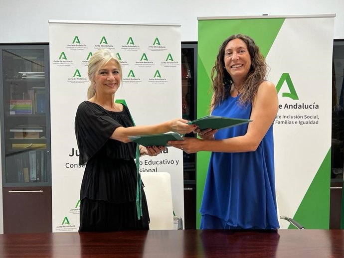 Desarrollo Educativo e Inclusión Social refuerzan su colaboración para combatir la exclusión desde las aulas