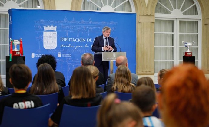 Recepción de los alevines de  los clubes UD Pavía y Café Mena Inagroup El Ejido Futsal.