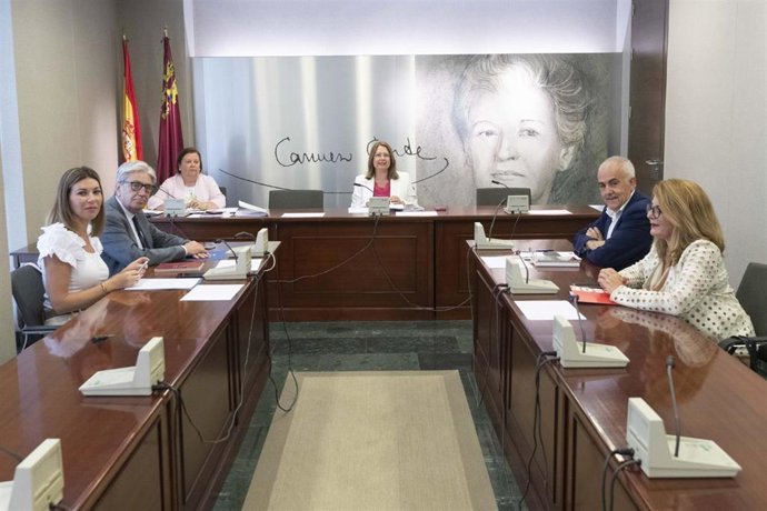 Imagen de la primera reunión de la Mesa de la Asamblea Regional