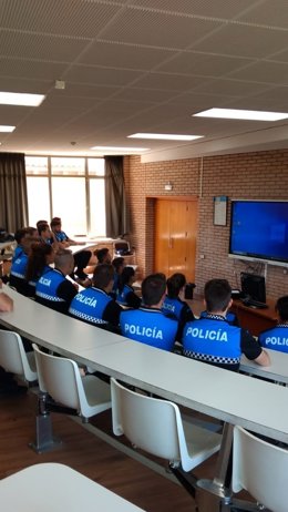 Una treintena de aspirantes a policías locales en CyL concluyen su fase teórica en la Escuela de Ávila.