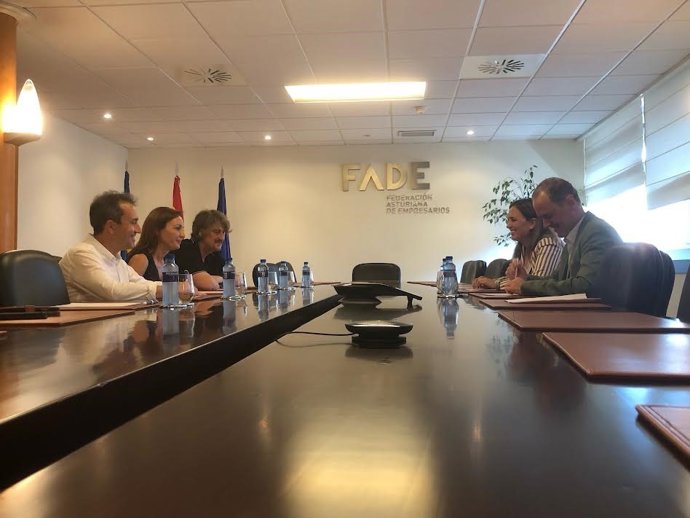 Reunión de FADE con IU-Convocatoria