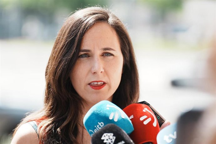 La ministra de Derechos Sociales y Agenda 2030, Ione Belarra, atiende a los medios  en Hernani (Gipuzkoa) 