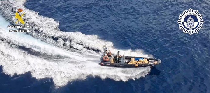 Una operación conjunta de Policía Local y Guardia Civil concluye con la incautación de casi cinco toneladas de hachís en las playas de Elche
