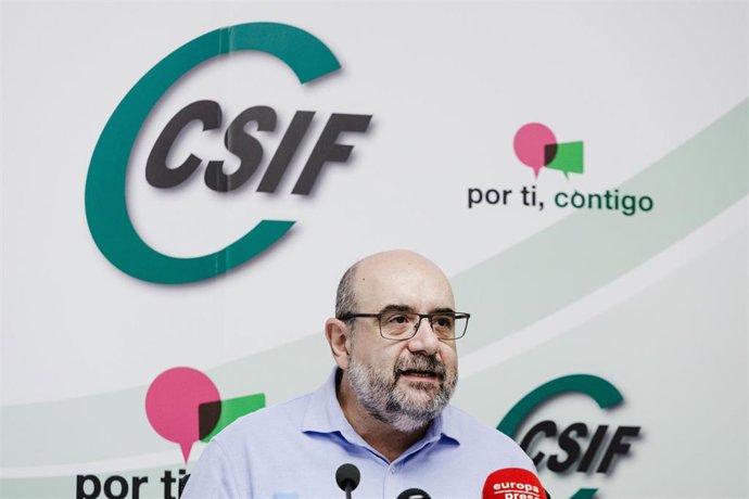 El presidente de la Central Sindical Independiente y de Funcionarios (CSIF), Miguel Borra, ofrece una rueda de prensa