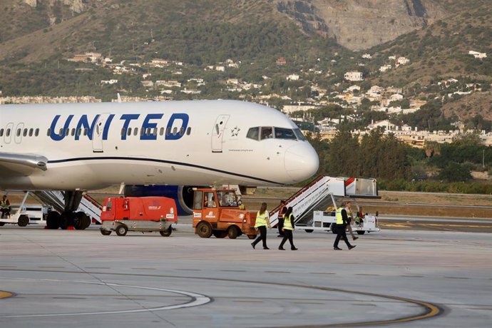 Imagen de archivo de la llegada al aeropuerto de Málaga del primer vuelo del nuevo servicio estacional sin escalas a Nueva York de la compañía United Airlines, el 1 junio del 2023 en Málaga.