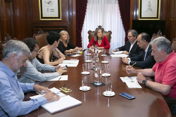 Imagen de la sesión de la Junta de Portavoces del Ayuntamiento de Pamplona, presidida por la alcaldesa, Cristina Ibarrola