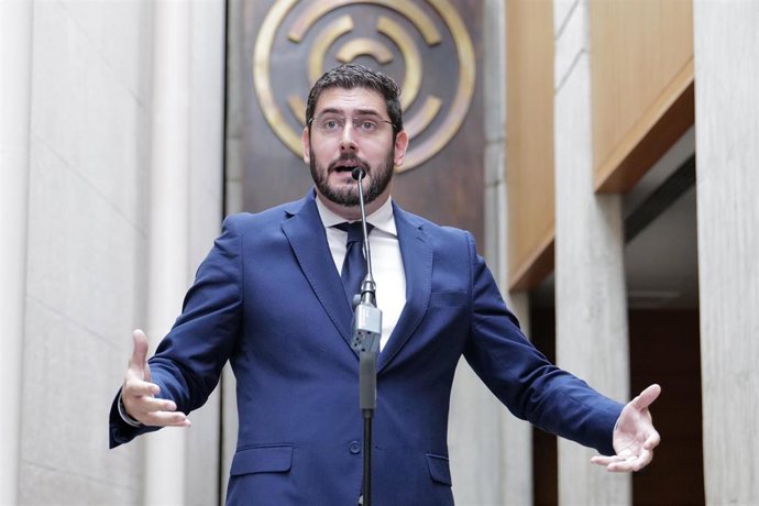 El portavoz del grupo parlamentario de VOX de las Cortes de Aragón, Alejandro Nolasco.
