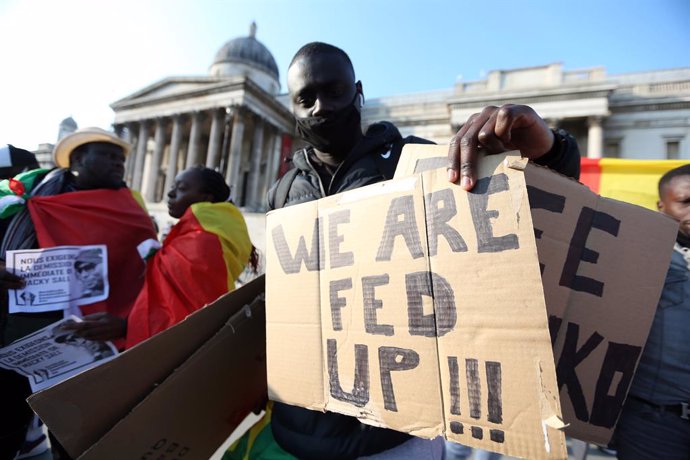 Archivo - March 7, 2021, London, England, United Kingdom: Senegalese protesters stage a demonstration against the arrest of opposition leader Ousmane Sonko in Trafalgar Square, London.  .Sonko  was arrested on Wednesday on charges of disturbing public o