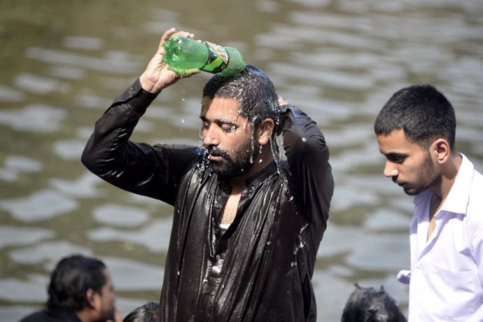 Archivo - Imagen de archivo de una ola de calor en Pakistán  