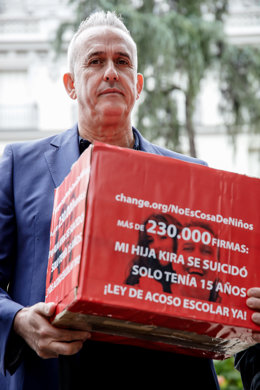 Archivo - El pare de Kira López, la jove de 15 anys que es va sucidar