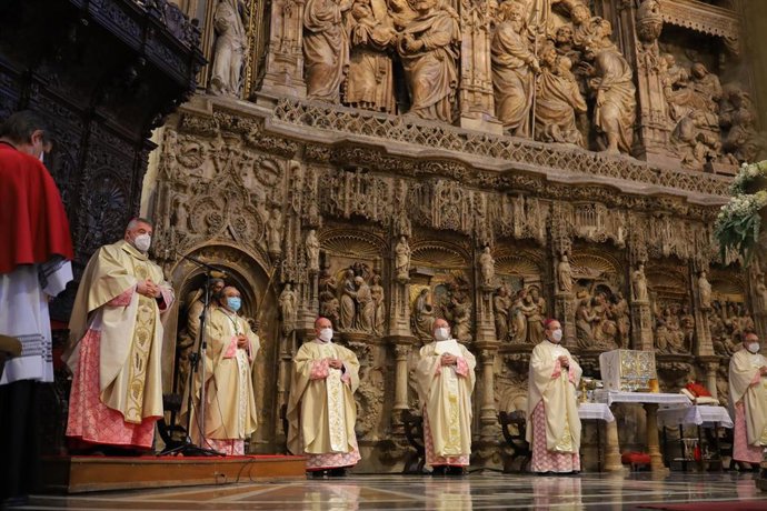 Archivo - Celebración en la Basílica del Pilar de Zaragoza.
