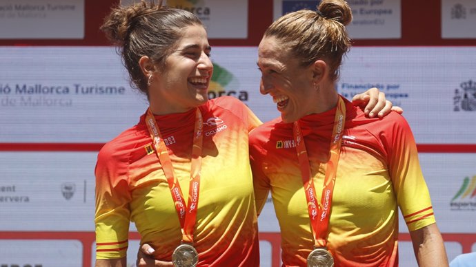 Archivo - National Championships Spain Women 2022 Road race - Sant Llorenc - Palma 136,5 Km - 25/06/2022 - Idoia Eraso (ESP - Laboral Kutxa Fundacio) Mavi Garcia (ESP - UAE Team ADQ) - photo Luis Angel Gomez /SprintCyclingAgency2022