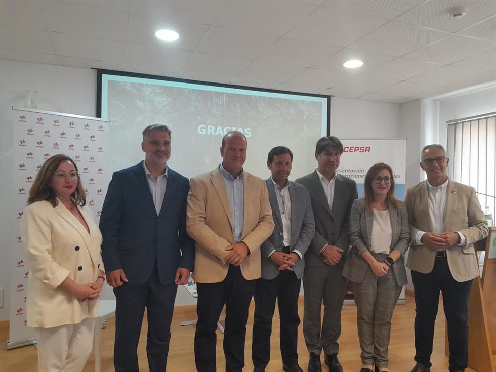 La Junta subraya en San Roque las acciones de Cepsa para reducir su huella de carbono