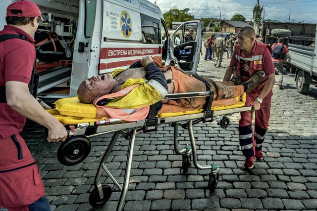 June 13, 2023, Kherson, Kherson, Ukraine: A civilian worker injured in an accident during a shelling raid on the city of Kherson as rescue work continues after the Dniper River flood due to the collapse of the upstream Nova Kakhovka dam.