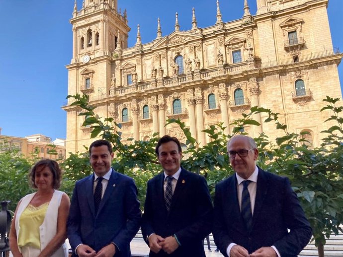Visita de Juanma Moreno al Ayuntamiento de Jaén