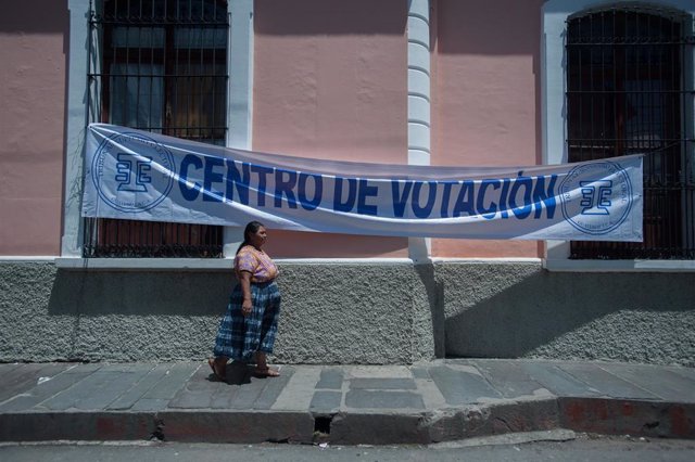 Archivo - Centro de votación en Quetzaltenango, Guatemala.