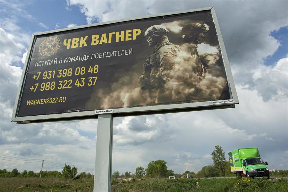 Archivo - Cartel del grupo Wagner cerca de San Petersburgo (Rusia)