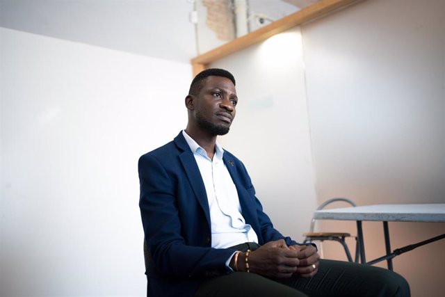 El cantante, político y opositor ugandés Bobi Wine durante una entrevista para Europa Press, en el Impact Hub, a 20 de junio de 2023, en Madrid (España).