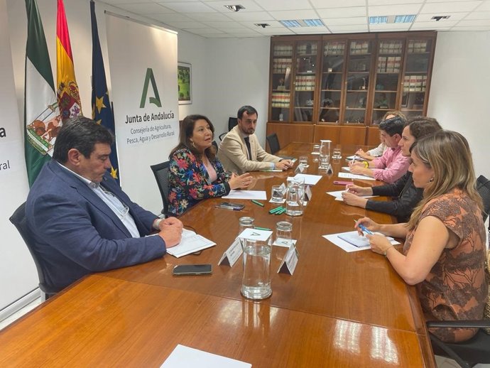 Reunión de la Consejería de Agricultura, Pesca, Agua y Desarrollo Rural con CCOO