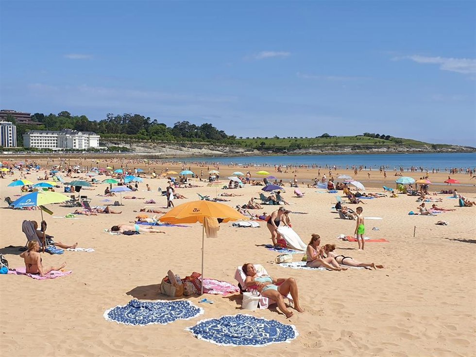 Archivo - Playa en Santander