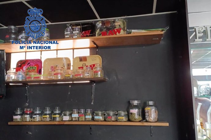La Policía desmantela un punto de venta y consumo de drogas en Gandia