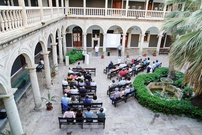 Presentación de la Revista Velezana