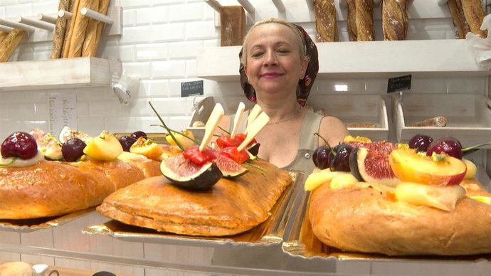 Las cocas de San Juan vuelven a los hornos valencianos y esperan aumentar un 20% sus ventas