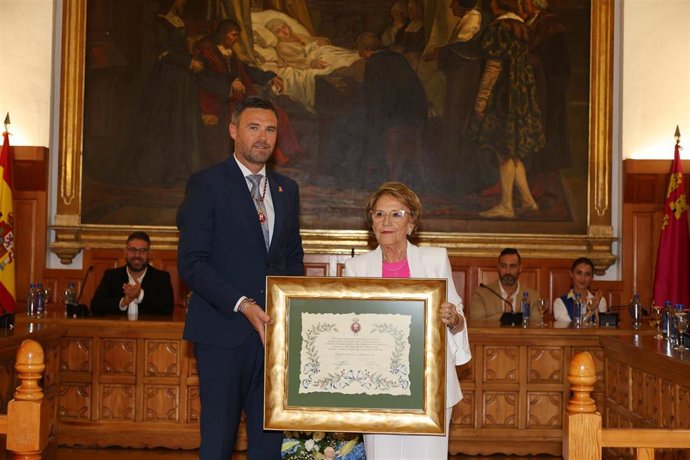 La científica Rocío Álvarez recibe el nombramiento de Hija Adoptiva de la Ciudad de Caravaca de la Cruz