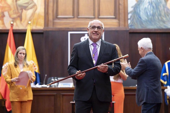 Antonio Morales ha sido reelegido hoy sábado presidente del Cabildo de Gran Canaria en el pleno constituyente de la Corporación insular, para el que será su tercer mandato consecutivo, con el apoyo del PSOE