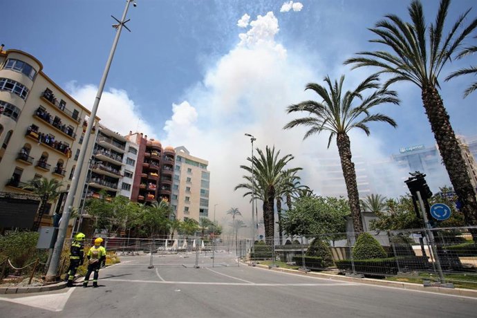 Pirotecnia Ferrández cierra el concurso de masclets con un terremoto desatado por 600 metros de truenos