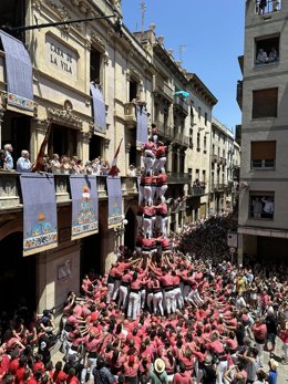 El 4 de 9 con 'folre' con pilar de la Colla Vella dels Xiquets de Valls