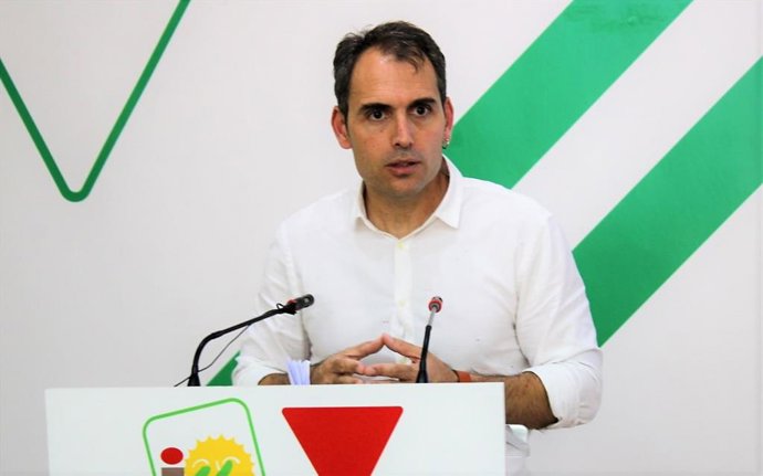 El coordinador general de IU Andalucía, Toni Valero, en rueda de prensa en Málaga, archivo 