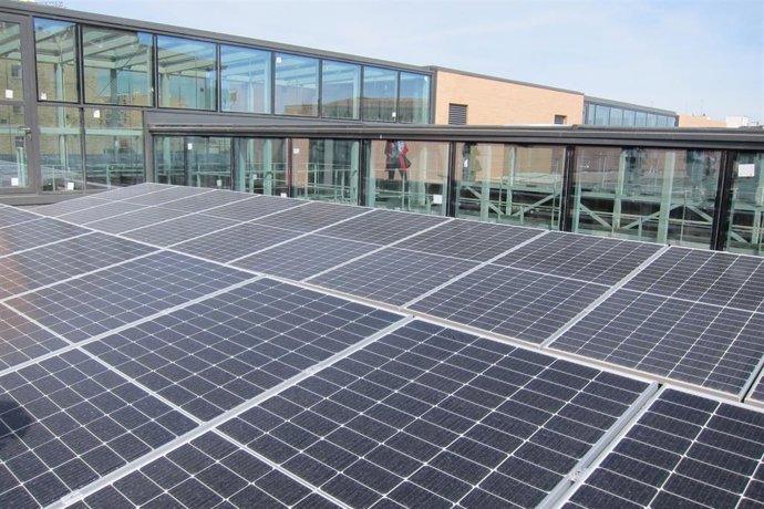 Archivo - Placas solares.