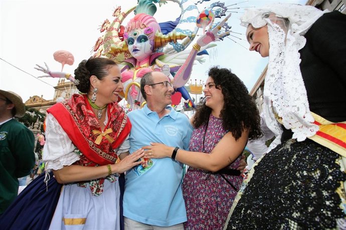 El jurado de las Hogueras Especiales ratifica el fallo que otorgó el primer premio a Diputació-Renfe