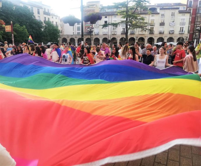 Centenares de personas recorren Logroño en la manifestación del Orgullo LGTBIQ+, en defensa de "los derechos adquiridos"