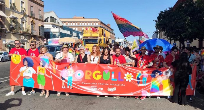 El PSOE participa en la manifestación del Orgullo
