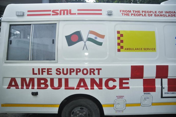 Archivo - October 5, 2021: October 05,2021. Sylhet, Bangladesh: Two life support ambulances donated by the Government of India at Sylhet MAG Osmani Medical College Hospital handed over by Indian High Commissioner H. E. MR. VIKRAM K. DORAISWAMI to the  c