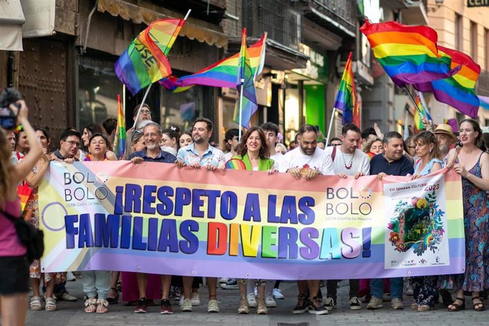 Manifestación del orgullo LGTBI+ con el lema 'Respeto a las familias diversas' en Toledo