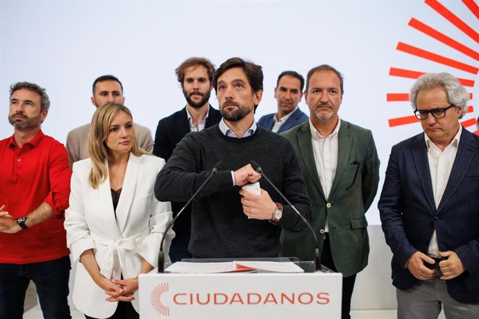 El secretario general de Ciudadanos, Adrián Vázquez, interviene durante una rueda de prensa en la sede nacional de Ciudadanos.